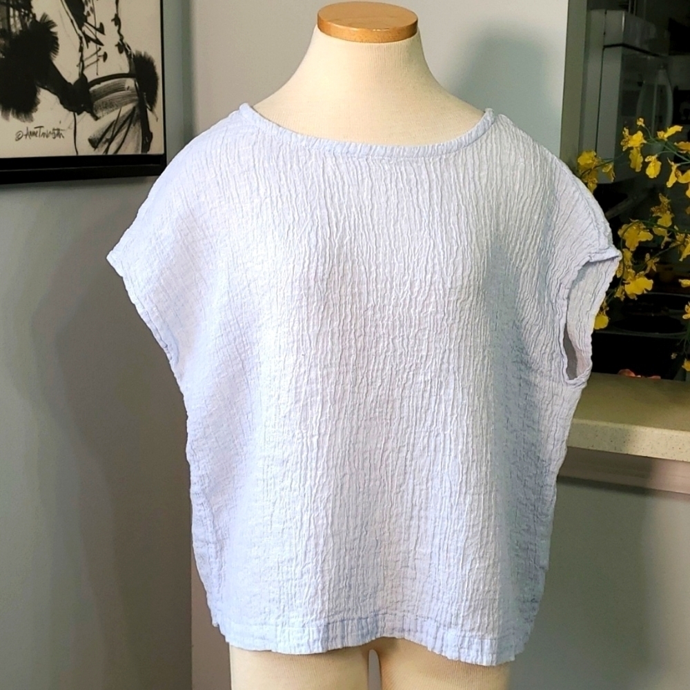 TAHARI‎ WOMEN'S Box shirt, light blue, 100% linen. Size large.